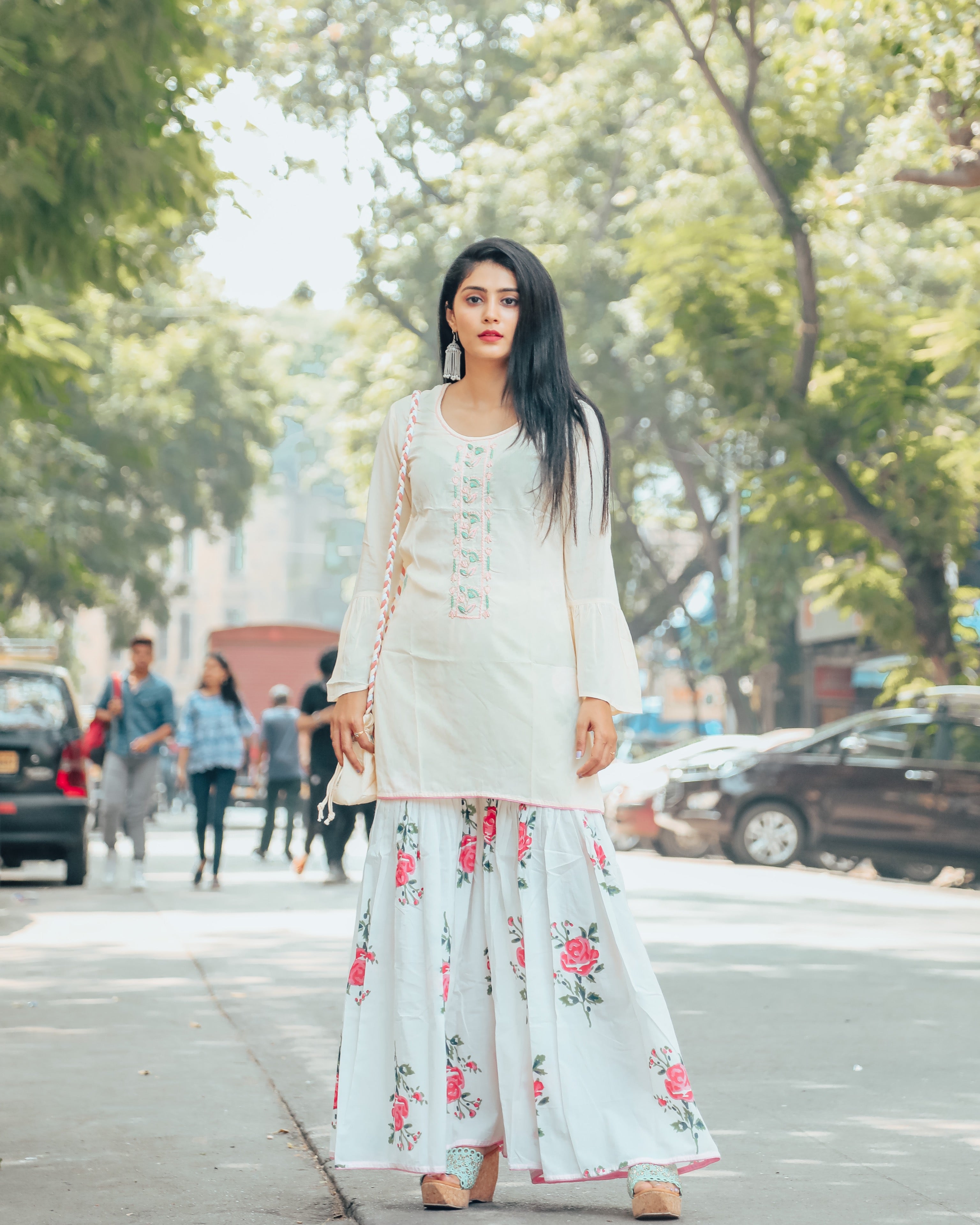 Cream hand embroidered kurta set with beautiful potli