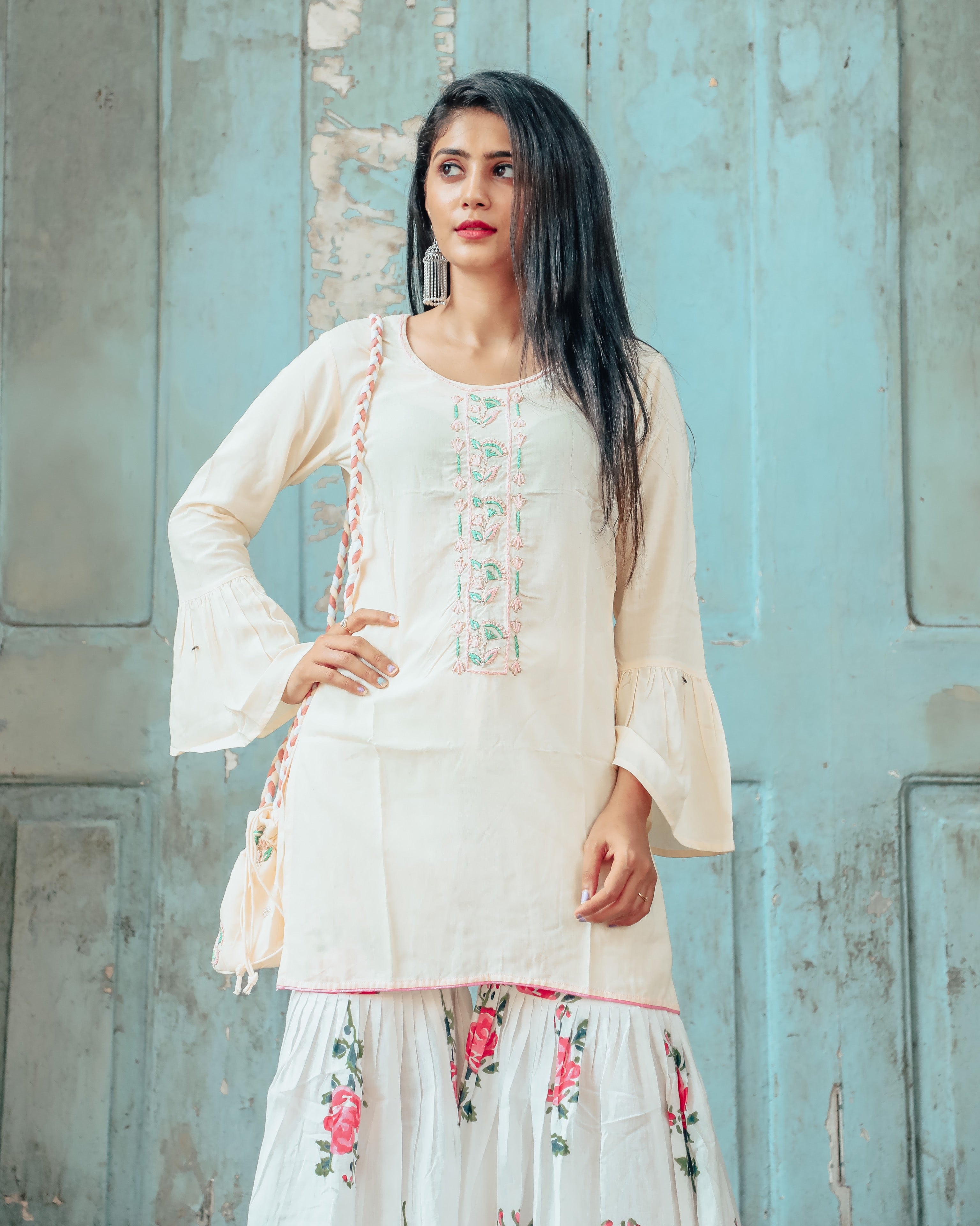 Cream hand embroidered kurta set with beautiful potli