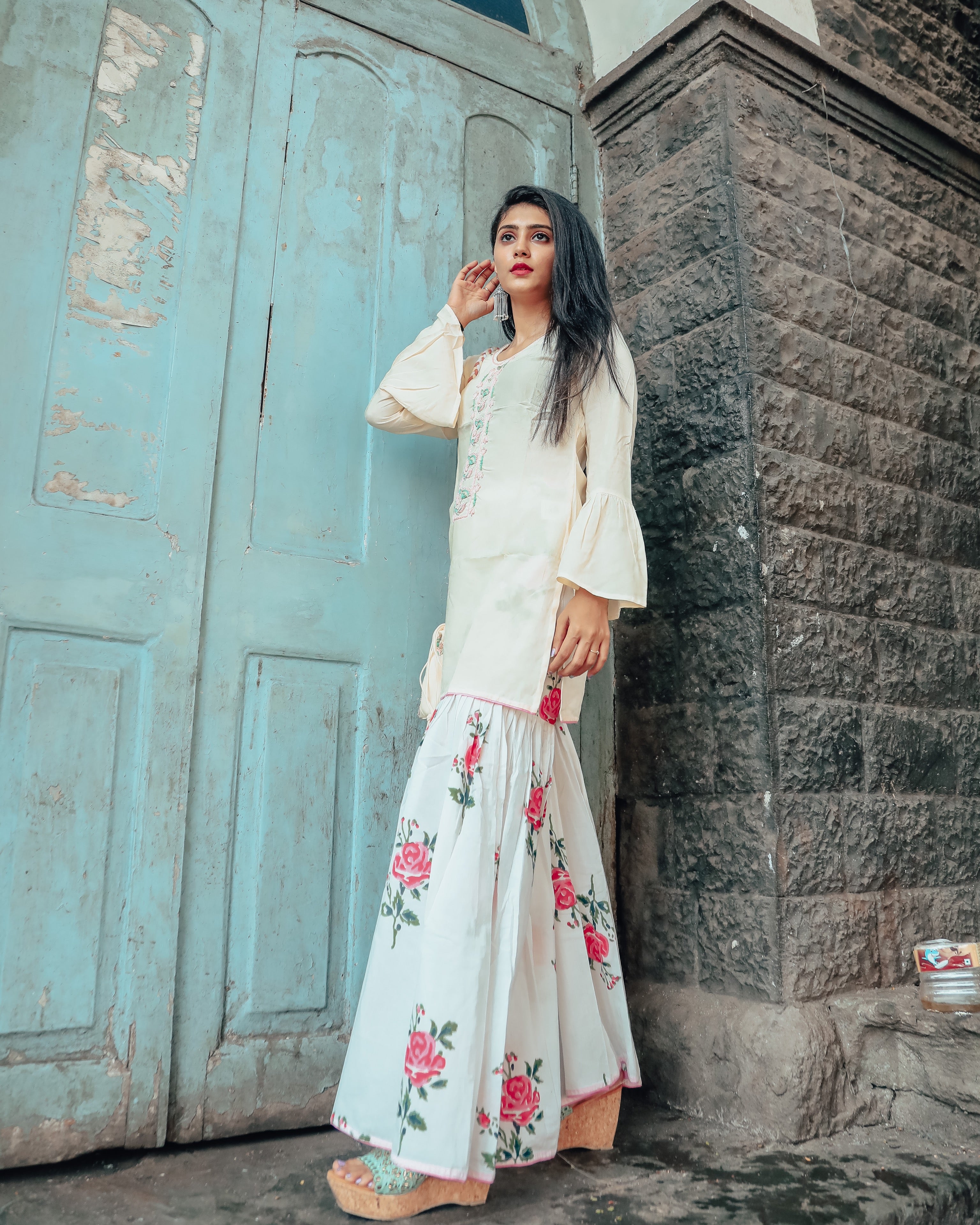 Cream hand embroidered kurta set with beautiful potli
