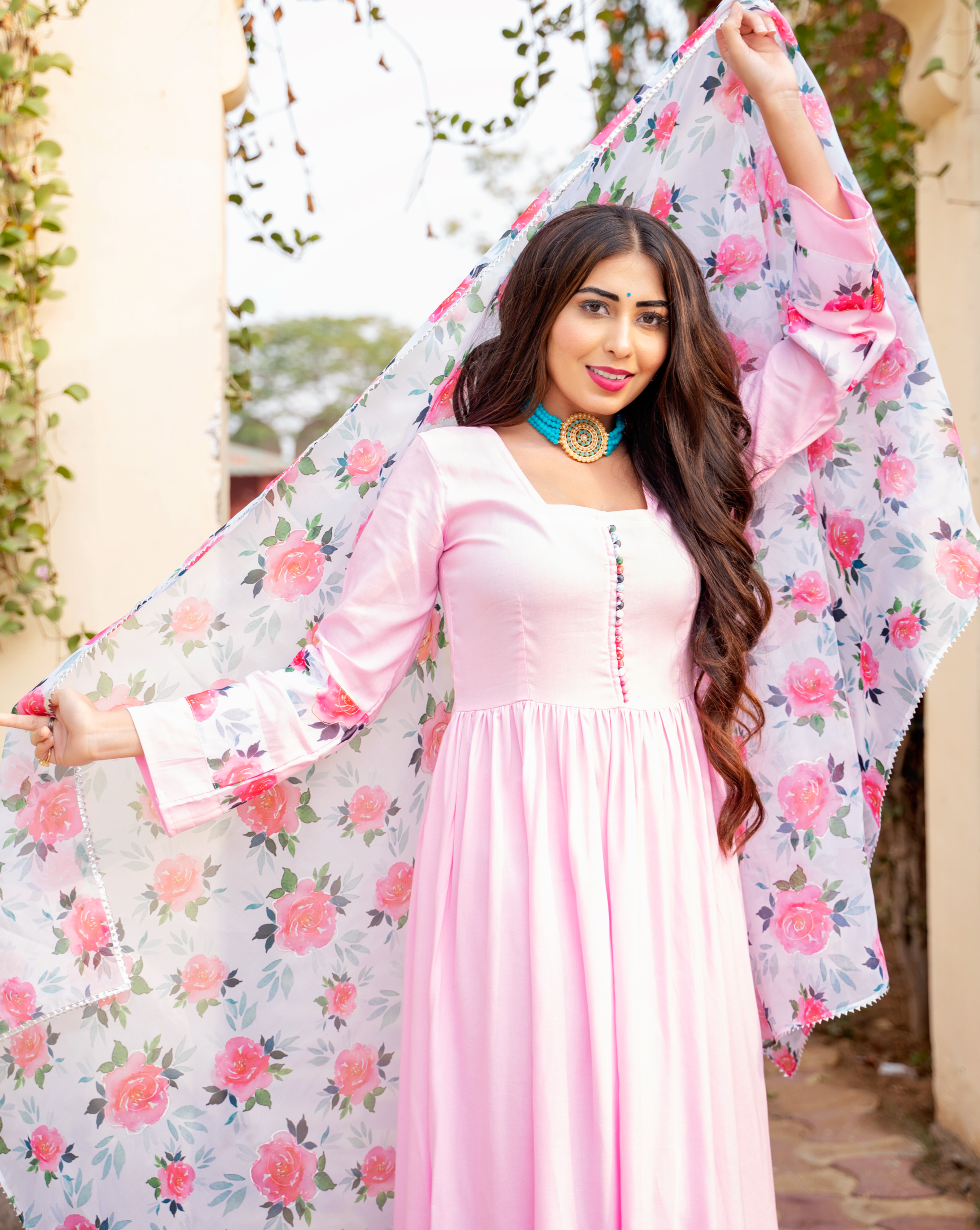Pink organza sleeves pattern suit set