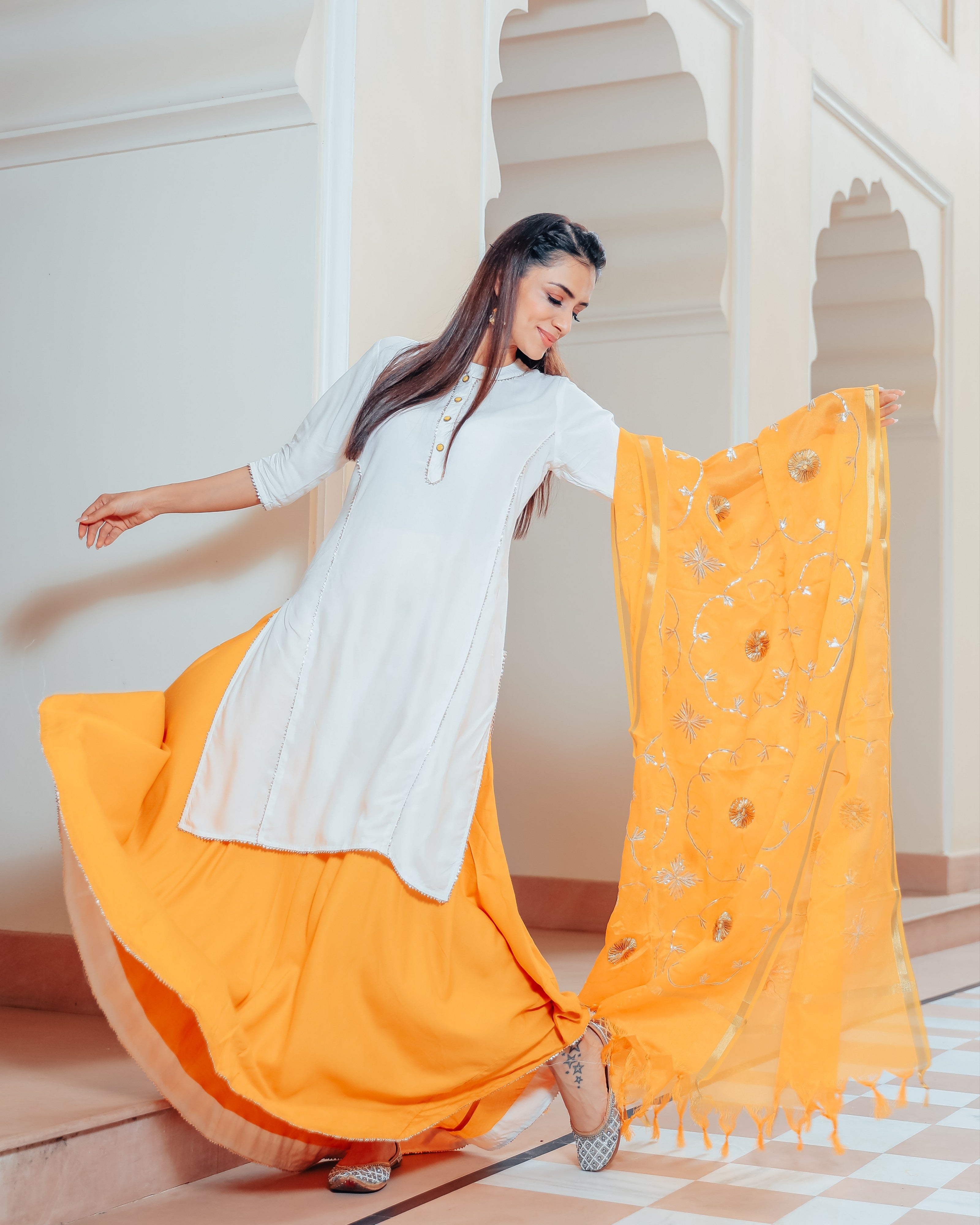 White suit set with sikhiya gotta work