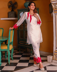 Pasty White Kurta Set With Pink Leheriya Patch