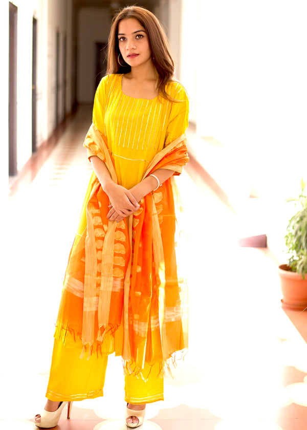 Beautiful exclusive yellow suit with sikhiya gotta work