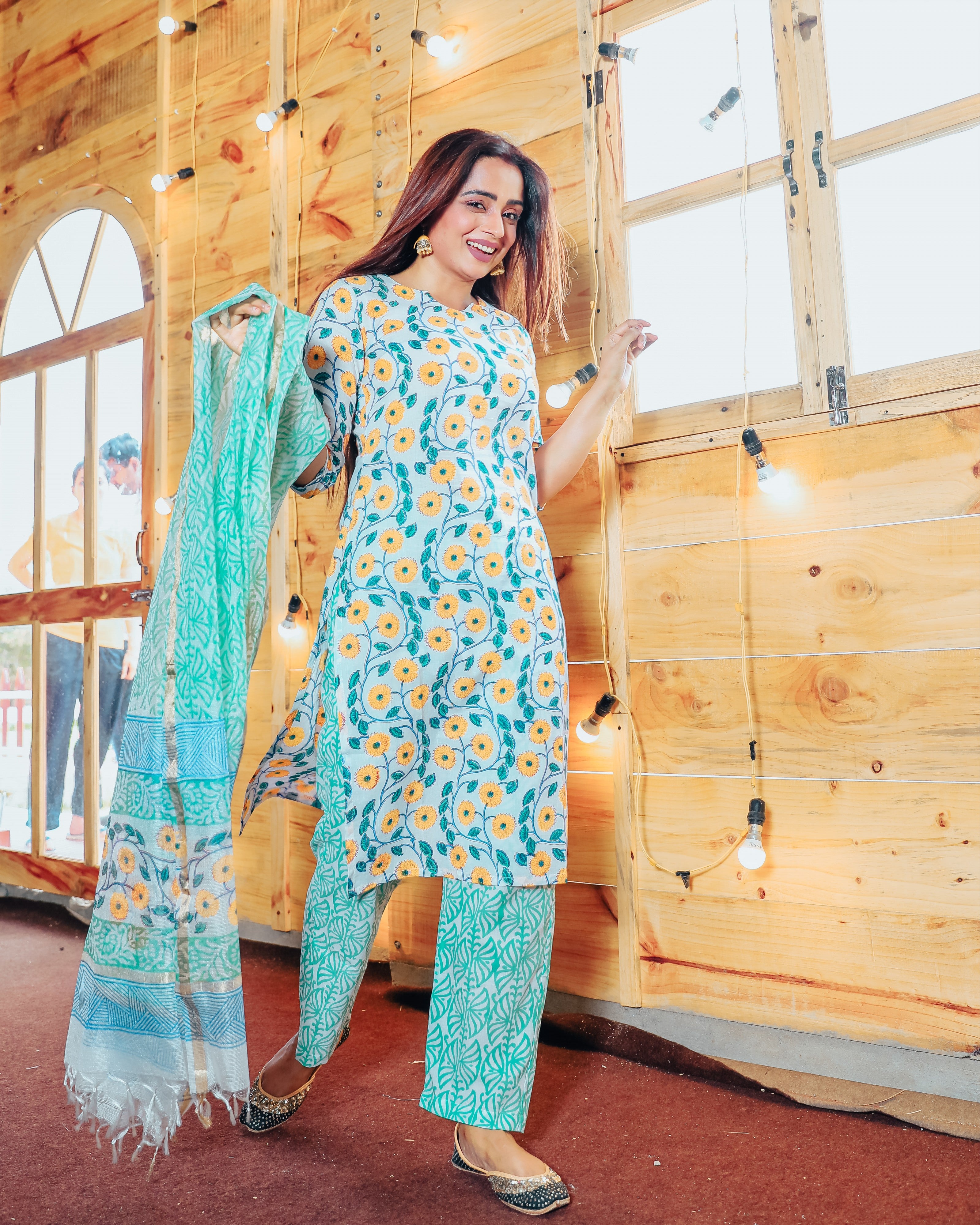 Sapphire Floral Suit Set With Kota Doriya