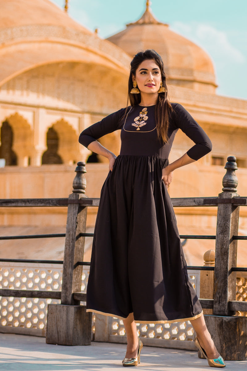 Black Sleeveless Embellished Lace Gown – Trendy Divva